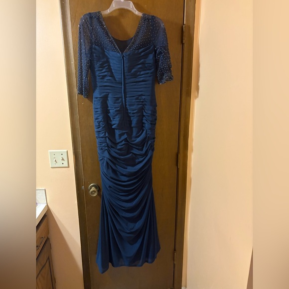 La Femme Navy Ruched Rhinestone Shoulder Gown - Picture 8 of 13